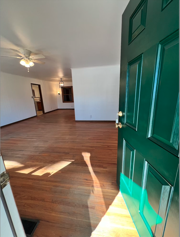 1123 E 53rd Pl - Photo 3 of 23