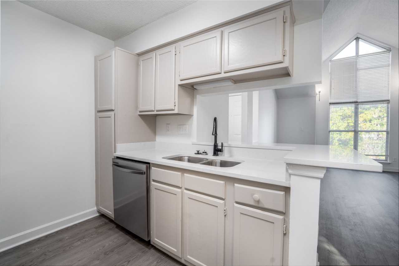 McIver Square Apartments - Photo 7 of 17