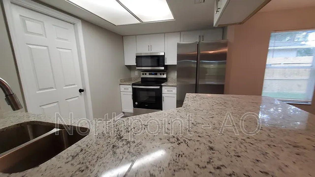 2213 E 17th Ave - Photo 2 of 12