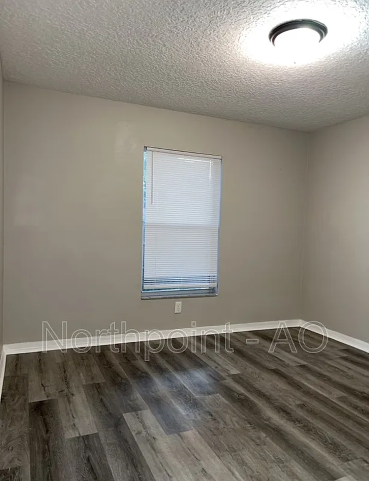 2213 E 17th Ave - Photo 7 of 12