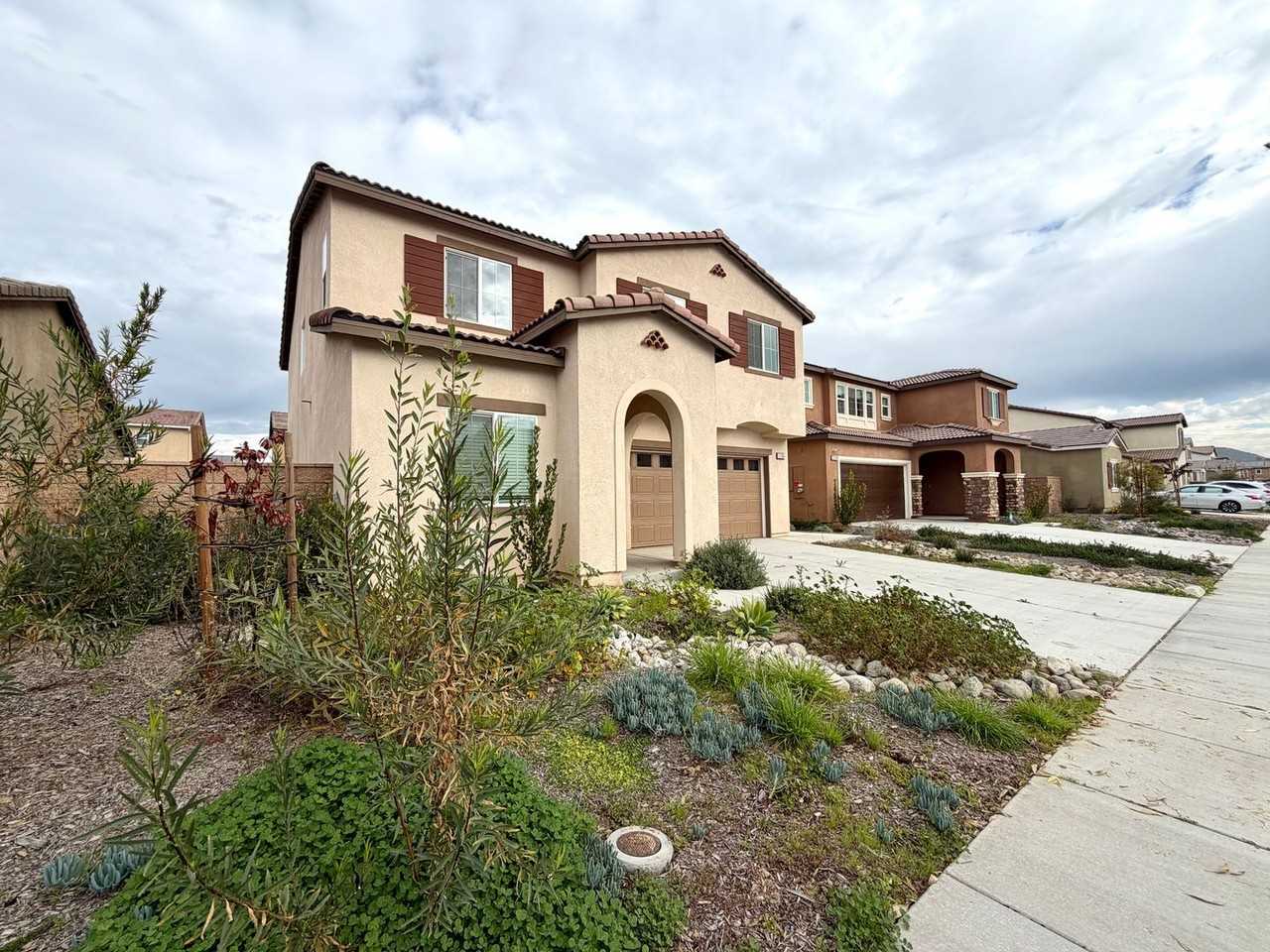 31356 Sycamore Leaf Dr - Photo 2 of 4