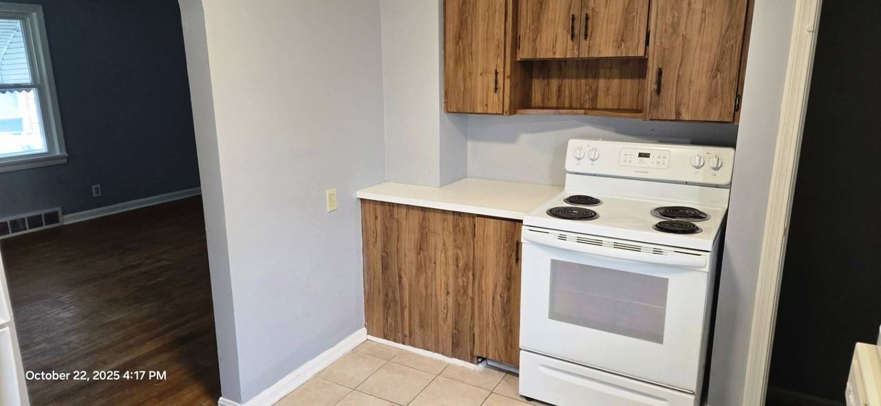 975 Clifford Ave - Photo 2 of 27