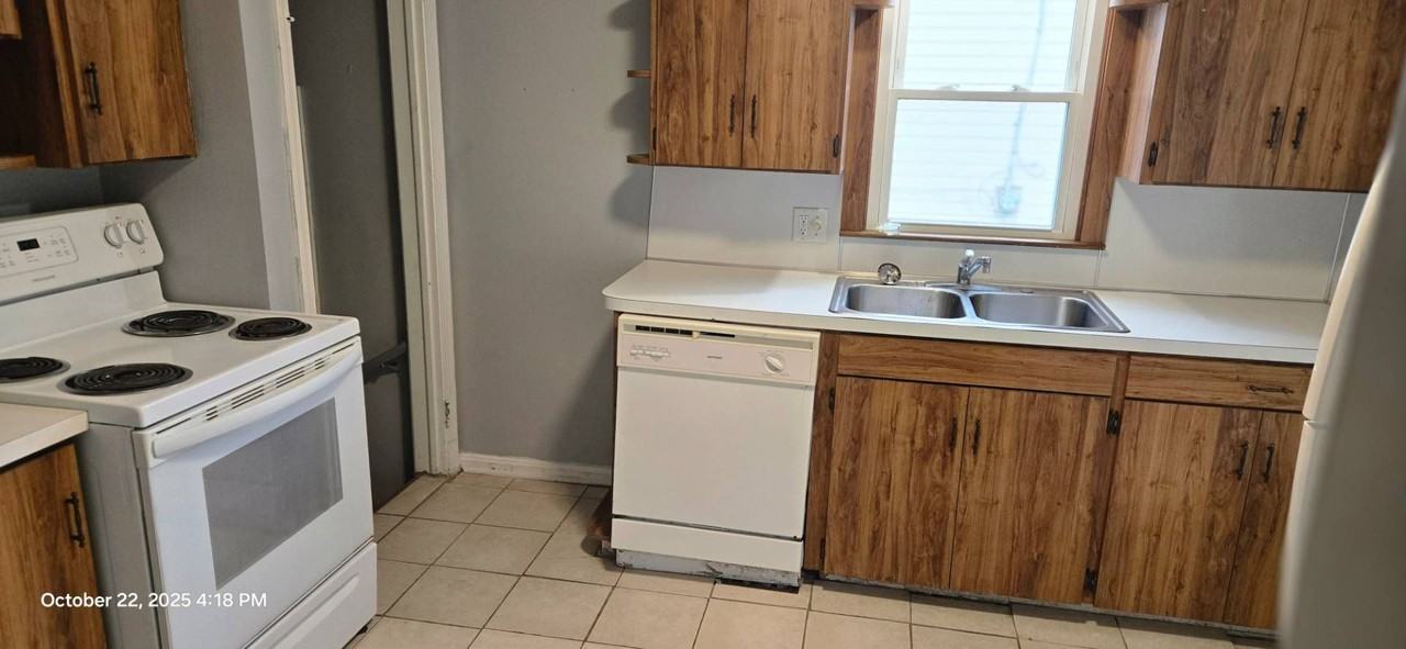 975 Clifford Ave - Photo 4 of 27