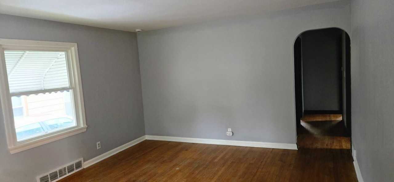 975 Clifford Ave - Photo 6 of 27