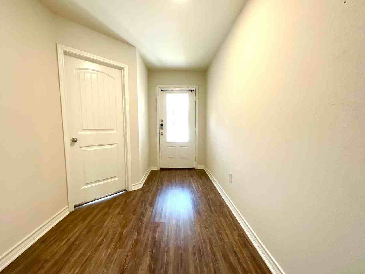 6326 Encore Oaks - Photo 3 of 37