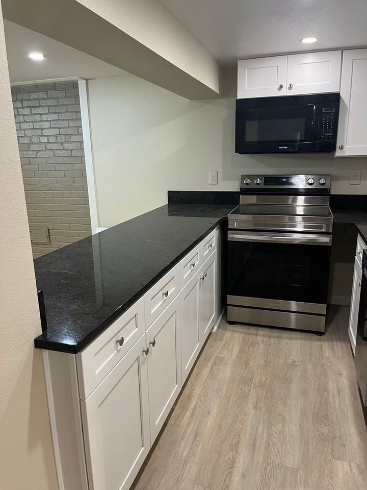 263 Cheney St - Photo 2 of 9