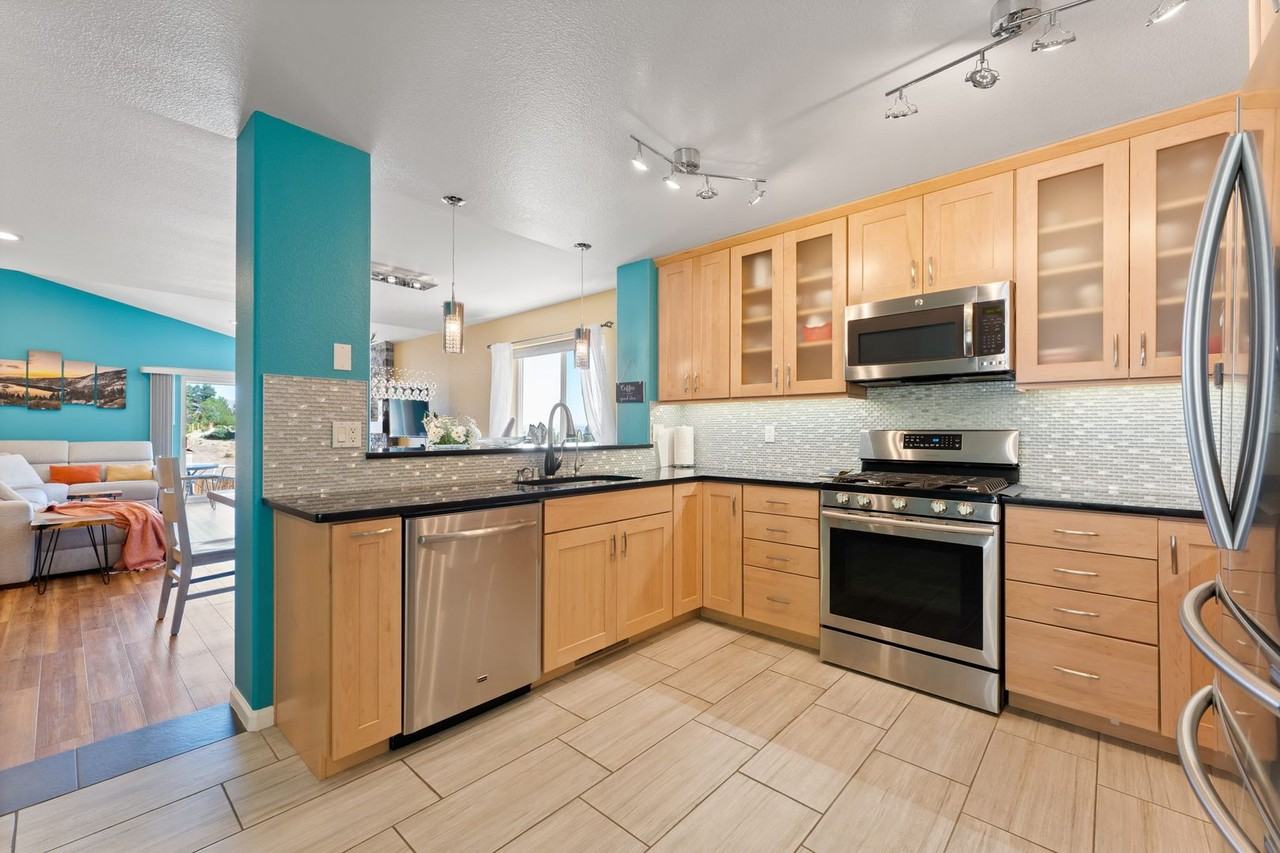 2255 Wide Horizon Dr - Photo 4 of 40