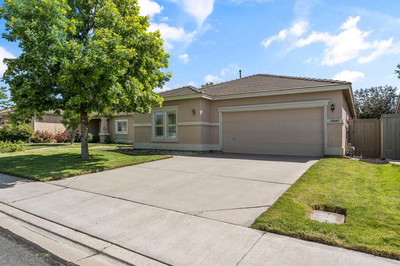 10640 Arbor Way - Photo 3 of 37