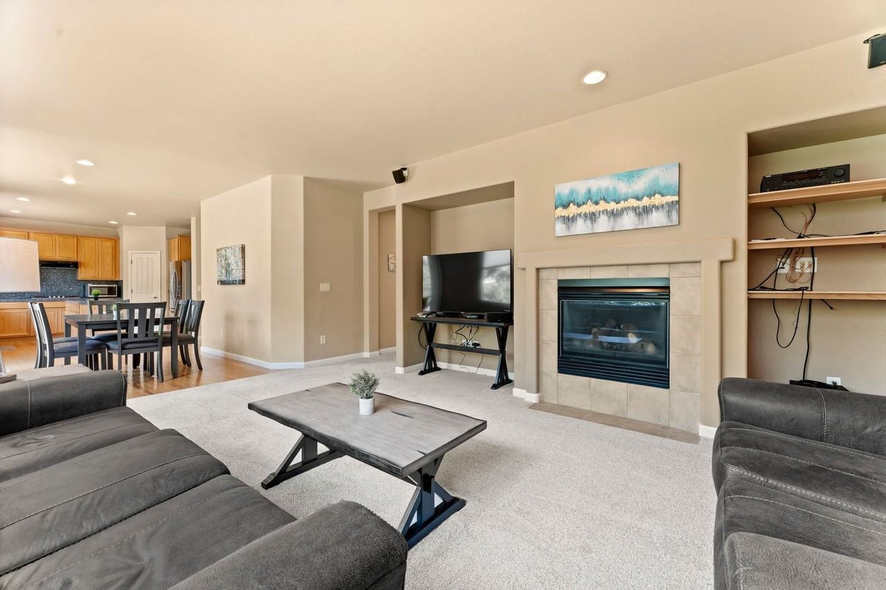 2931 Blue Grouse Dr - Photo 3 of 40