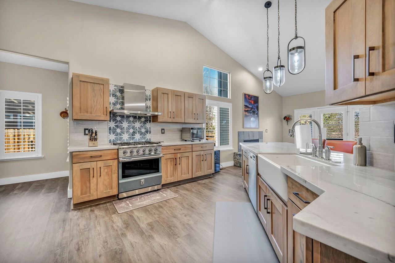 6500 Brookview Cir - Photo 5 of 30