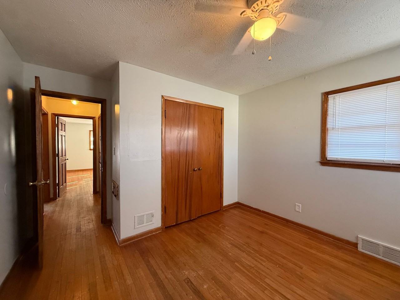 2263 S Glendale St - Photo 5 of 12