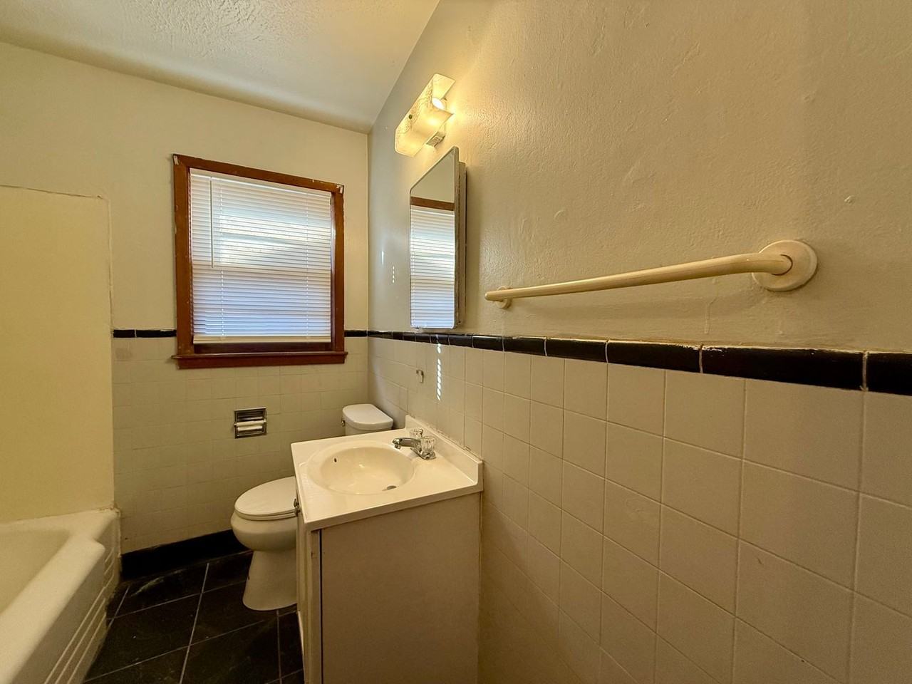 2263 S Glendale St - Photo 7 of 12