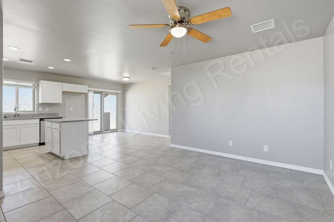 3906 E John L Ave - Photo 5 of 21