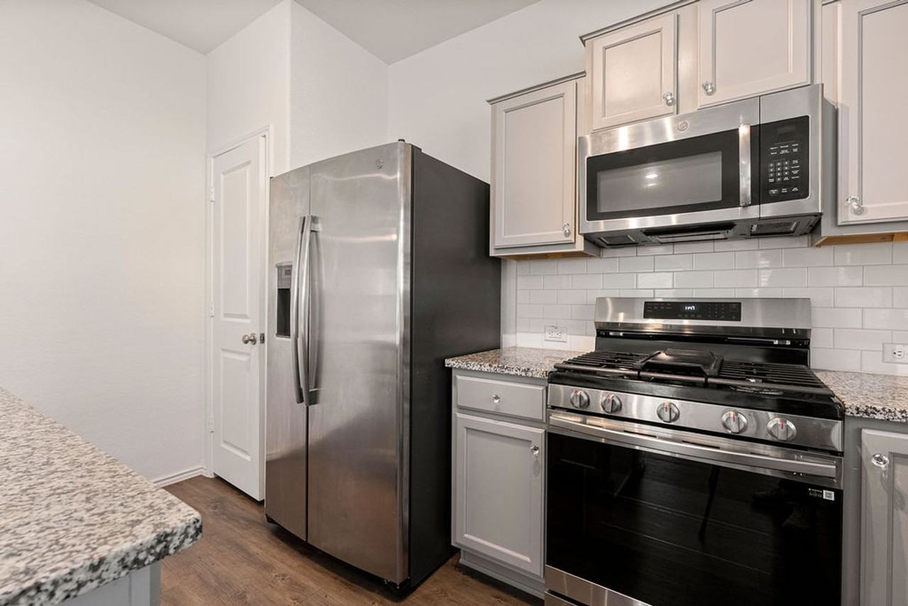 156 Red Buckeye Loop - Photo 7 of 39