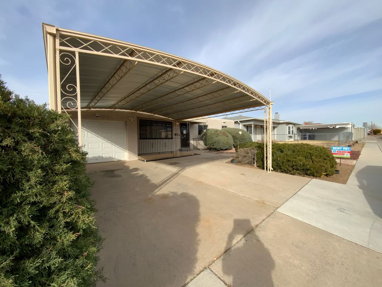 2005 Glorieta St Ne - Photo 3 of 38