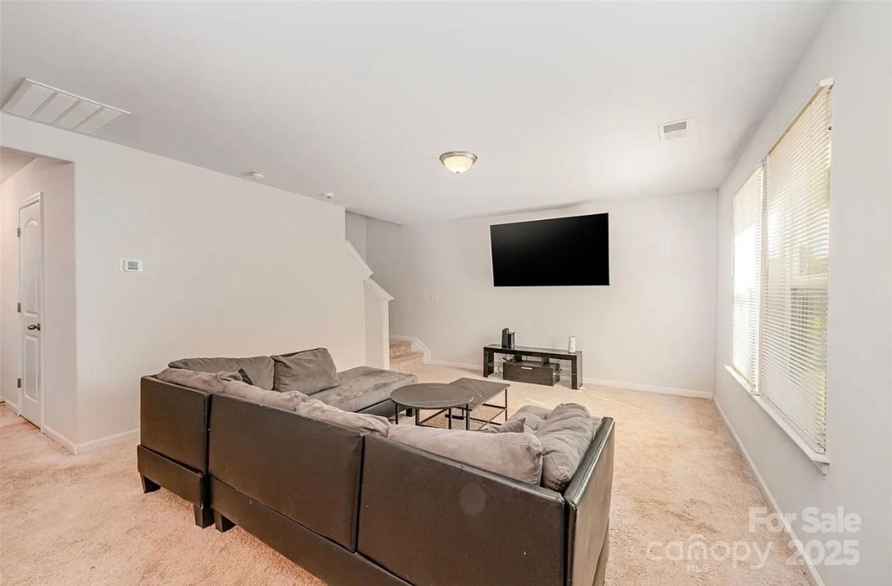 109 Landon Ct - Photo 6 of 25