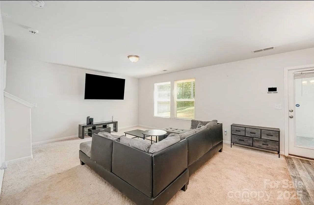 109 Landon Ct - Photo 5 of 25