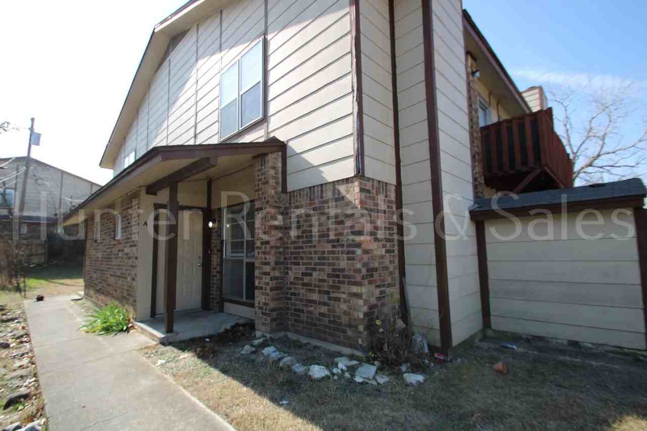 3002 Chaucer Dr Apt A - Photo 2 of 22