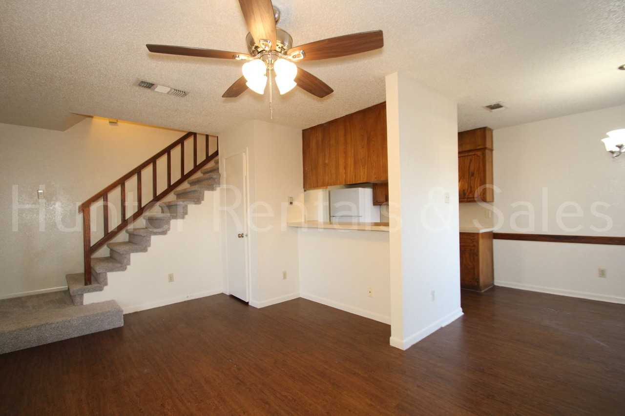 3002 Chaucer Dr Apt A - Photo 3 of 22
