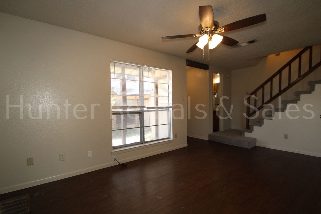 3002 Chaucer Dr Apt A - Photo 4 of 22