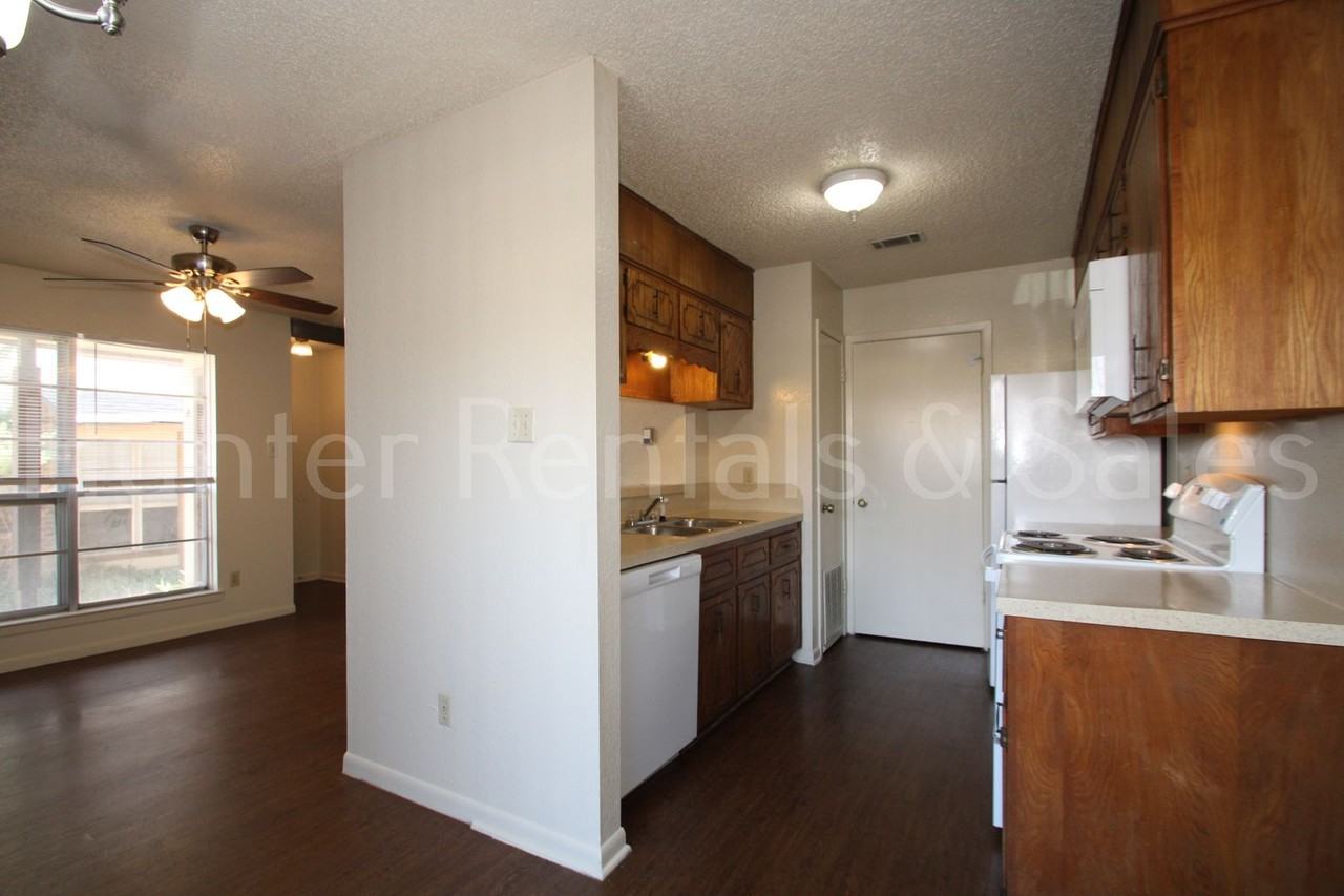 3002 Chaucer Dr Apt A - Photo 7 of 22