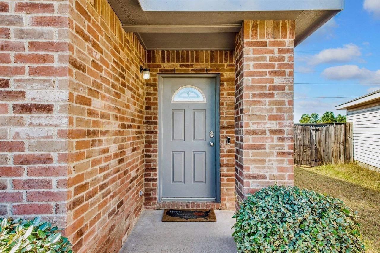 5005 Village Stone Ct - Photo 2 of 35