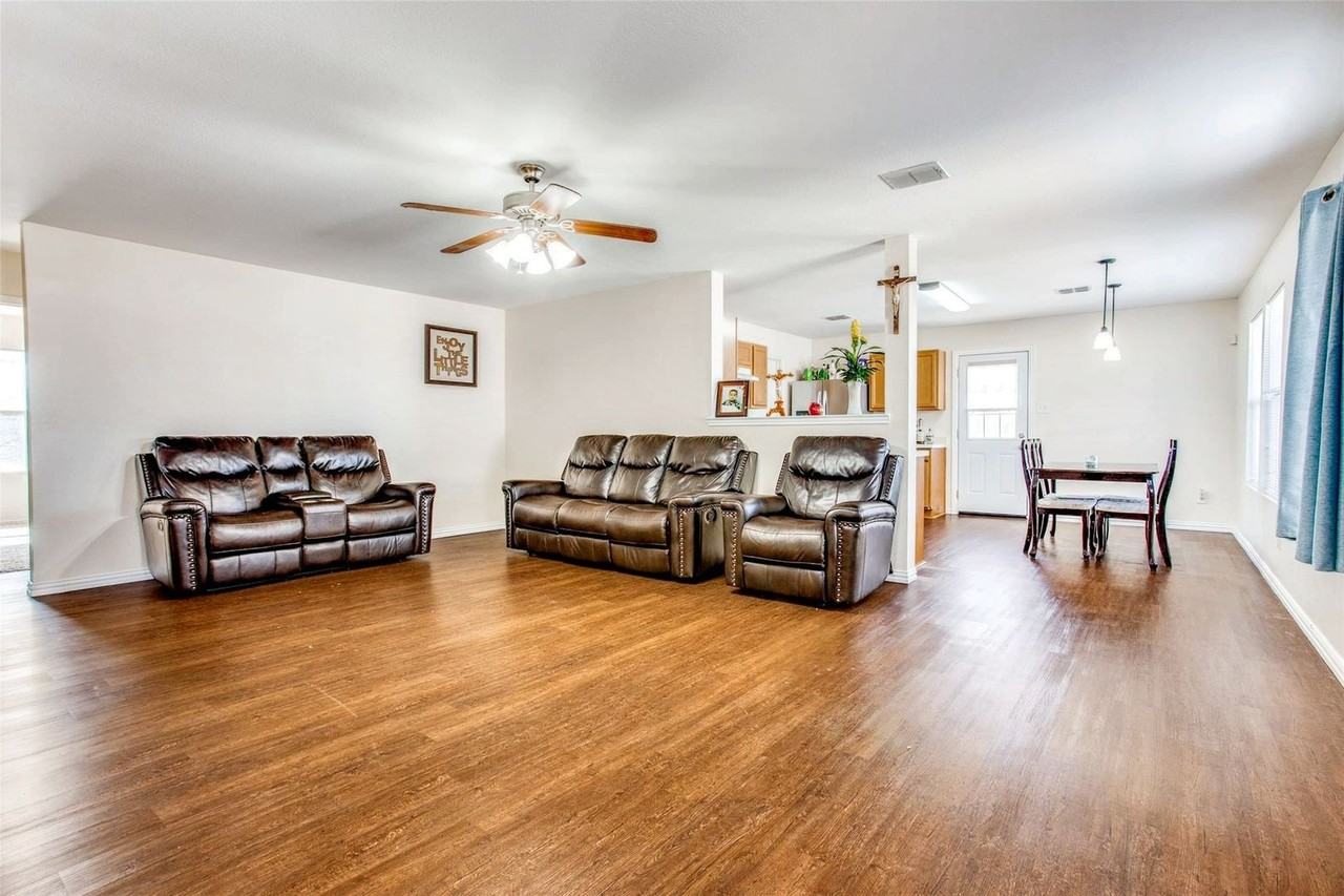 5005 Village Stone Ct - Photo 4 of 35