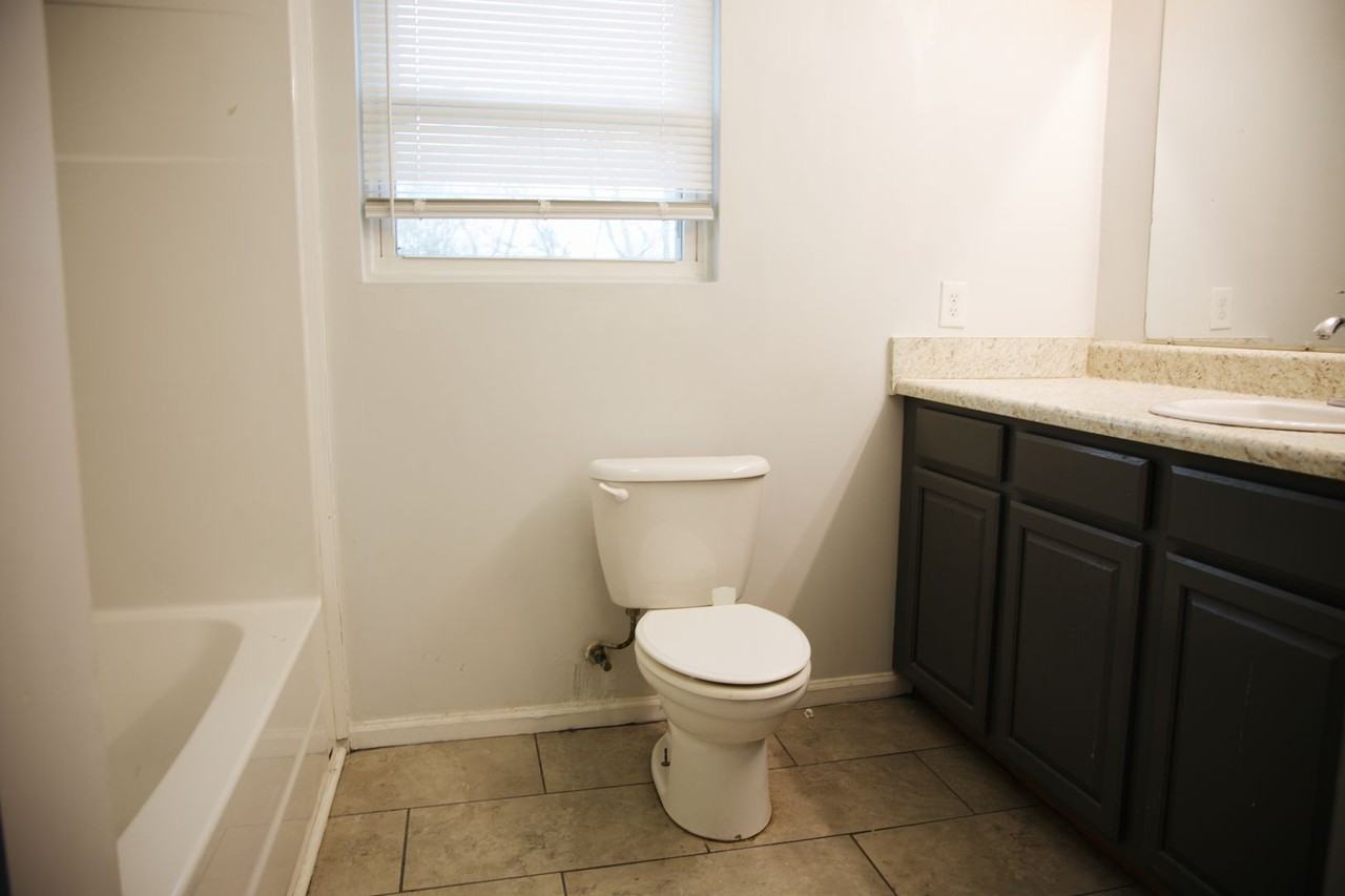 2720 Lilac Dr Nw - Photo 6 of 10