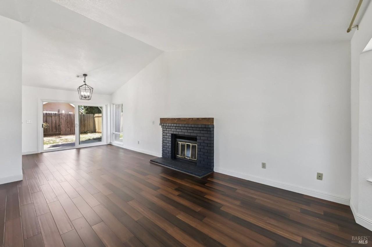 309 Nancy Ln - Photo 4 of 19