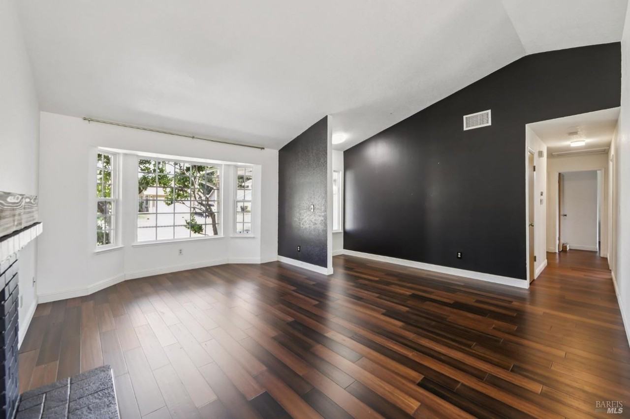 309 Nancy Ln - Photo 5 of 19