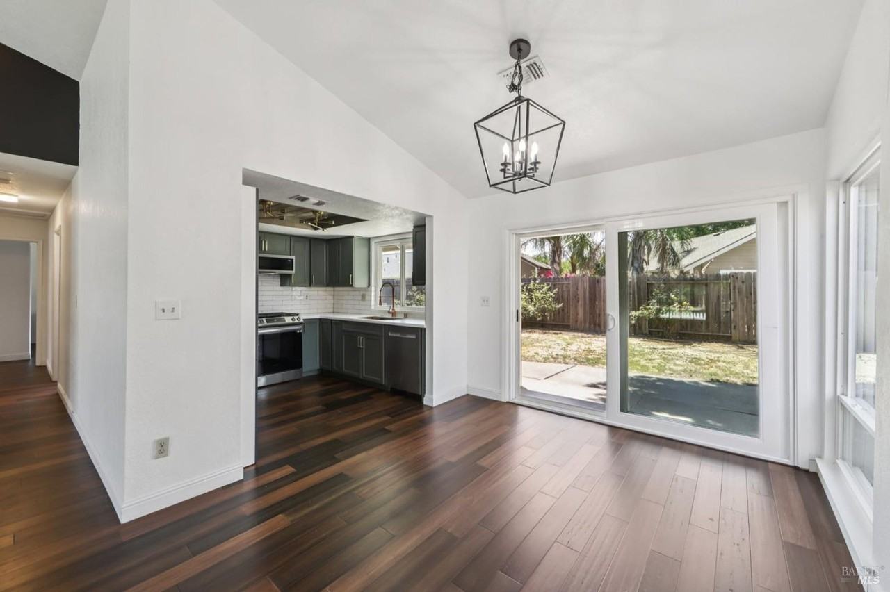 309 Nancy Ln - Photo 6 of 19