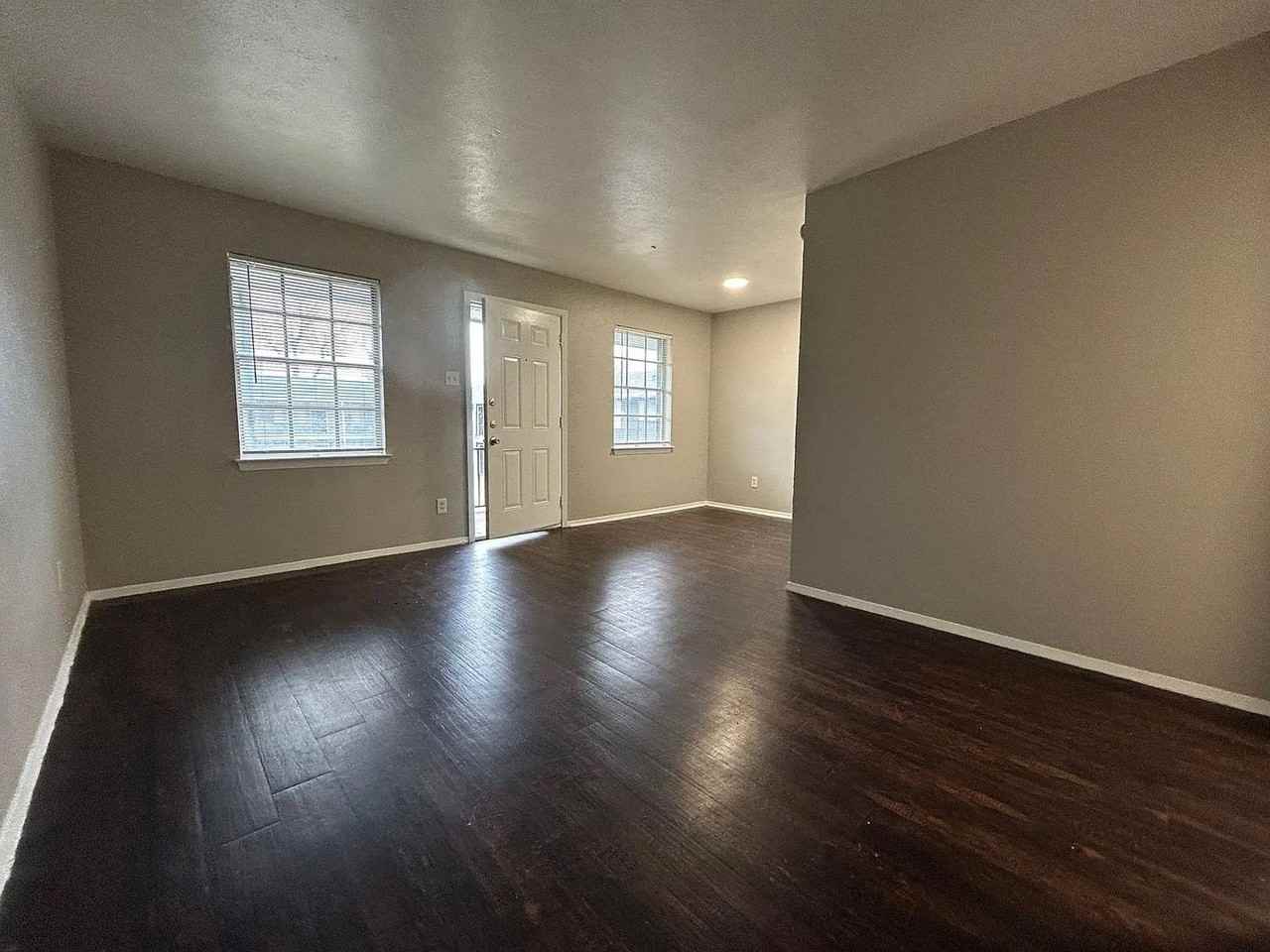 Oaklawn Place - Photo 3 of 10
