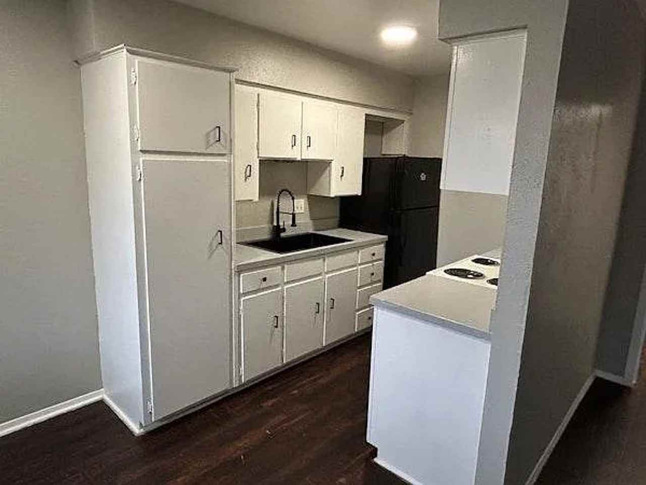 Oaklawn Place - Photo 4 of 10