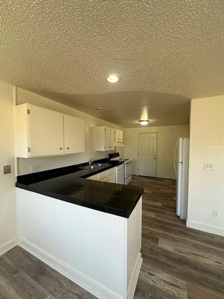 807 Washburn Way - Photo 4 of 13