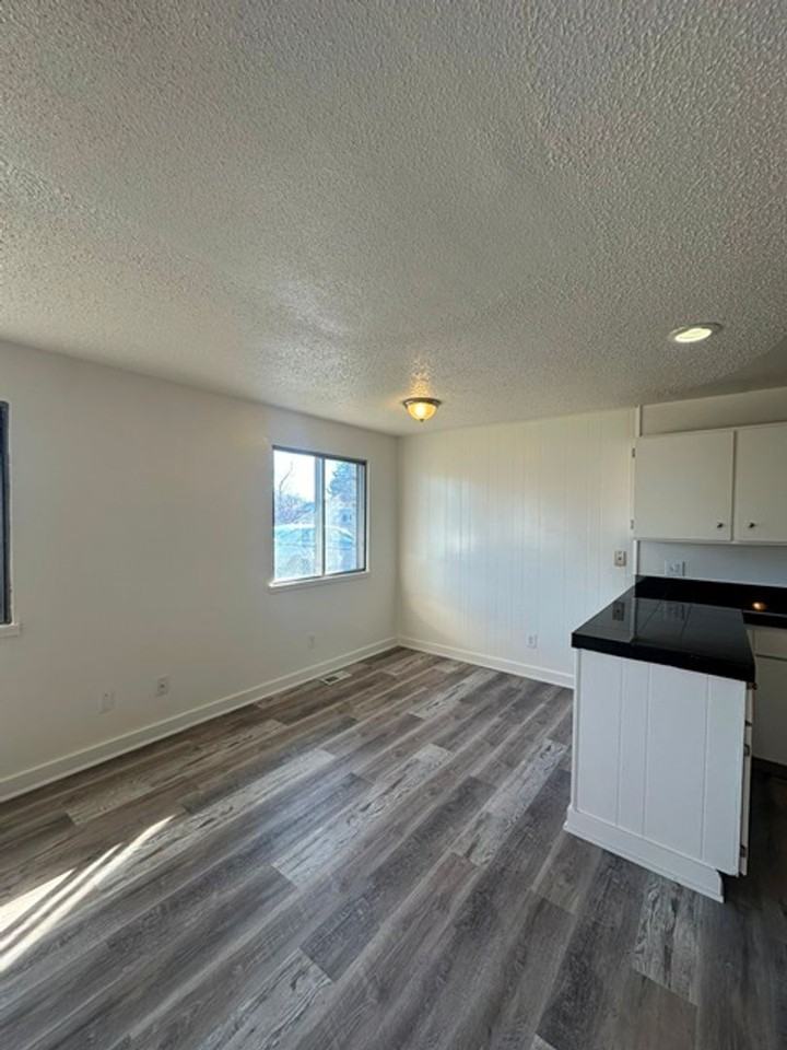 807 Washburn Way - Photo 7 of 13