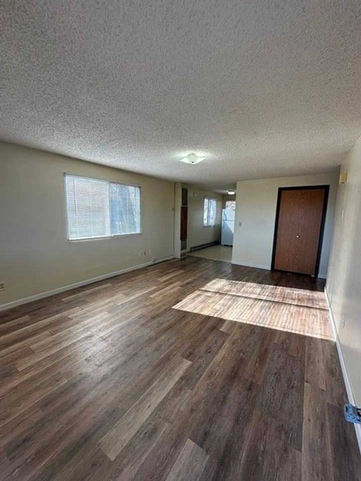 624 Riverside Dr #03 - Photo 3 of 14