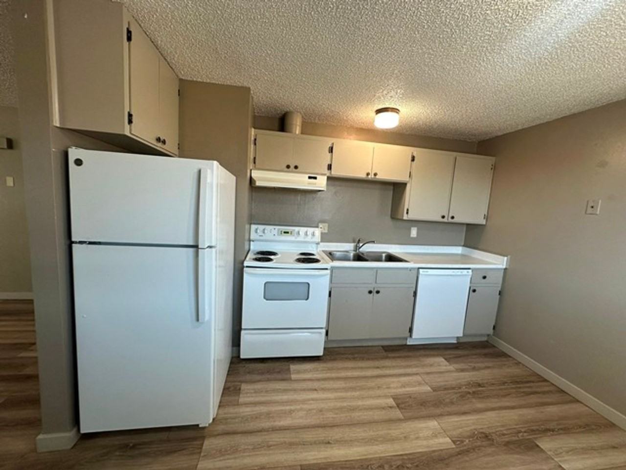 542 Riverside Dr #01 - Photo 6 of 17