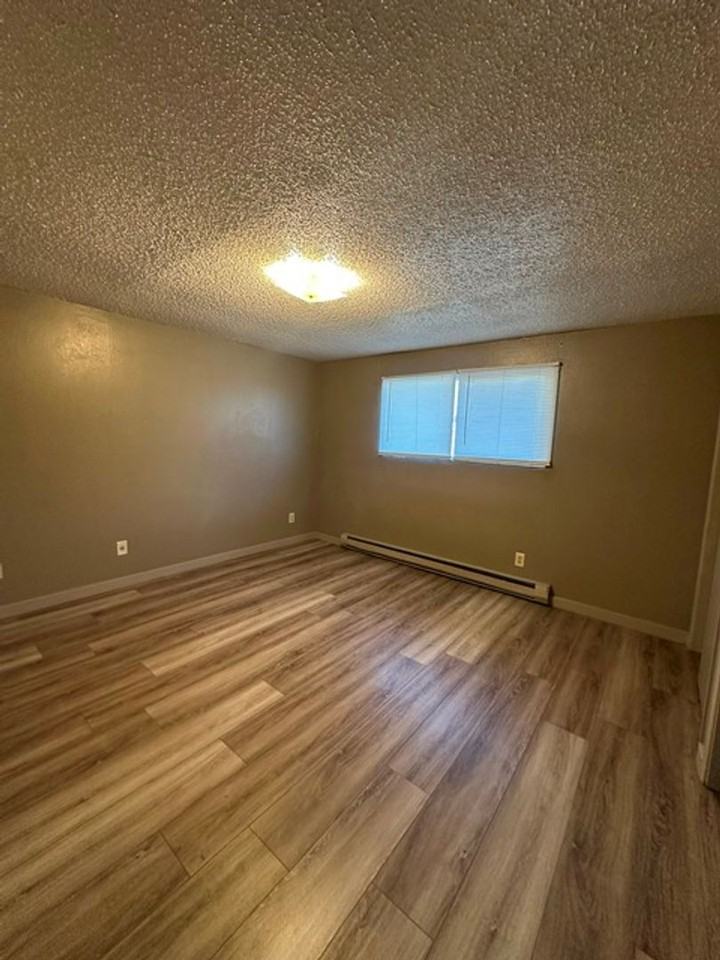 542 Riverside Dr #01 - Photo 7 of 17