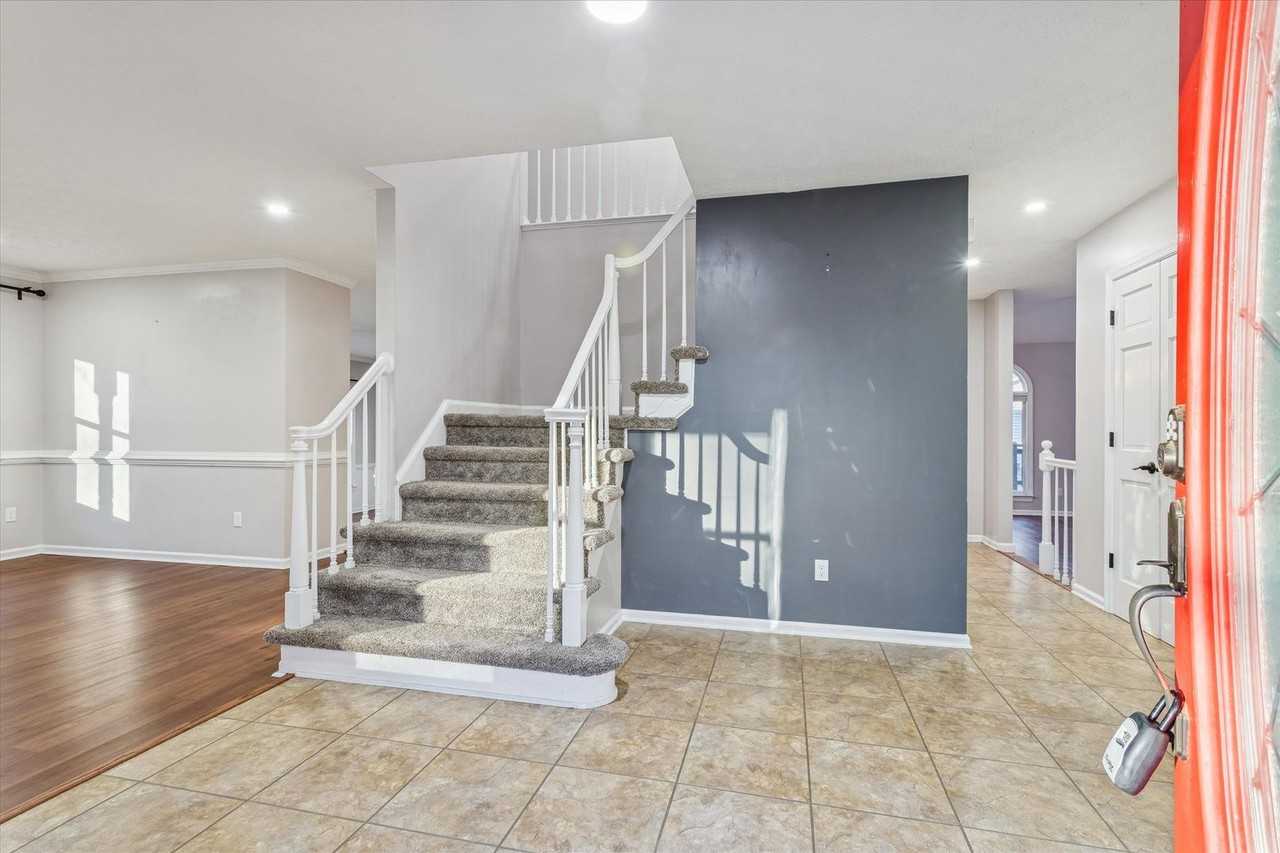 102 Whispering Way - Photo 4 of 48