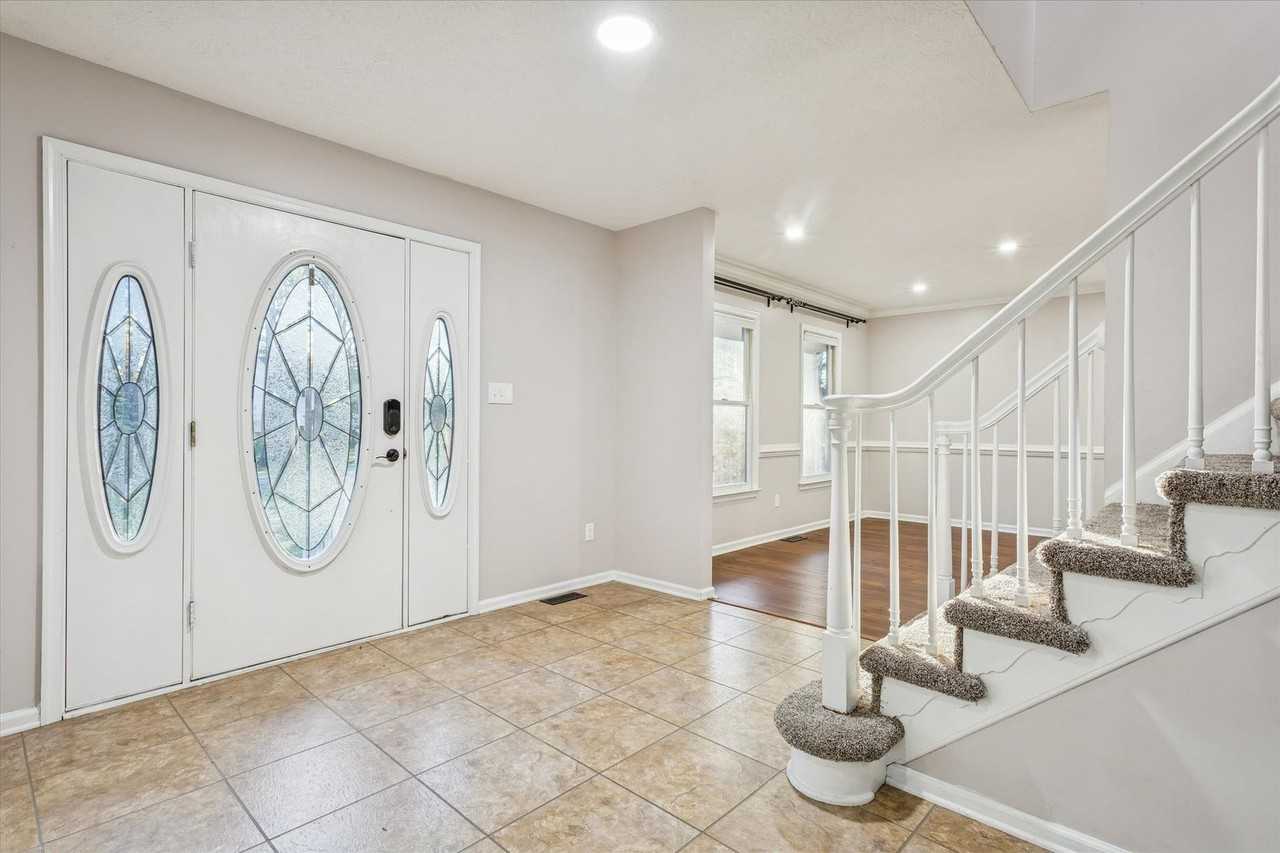 102 Whispering Way - Photo 5 of 48