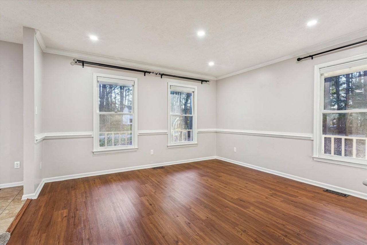 102 Whispering Way - Photo 7 of 48