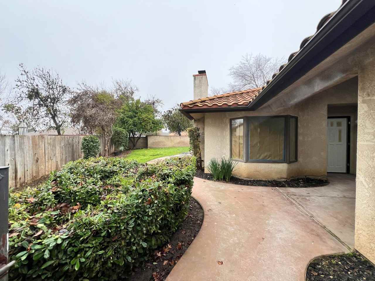 1104 Pinewood Ct - Photo 3 of 7