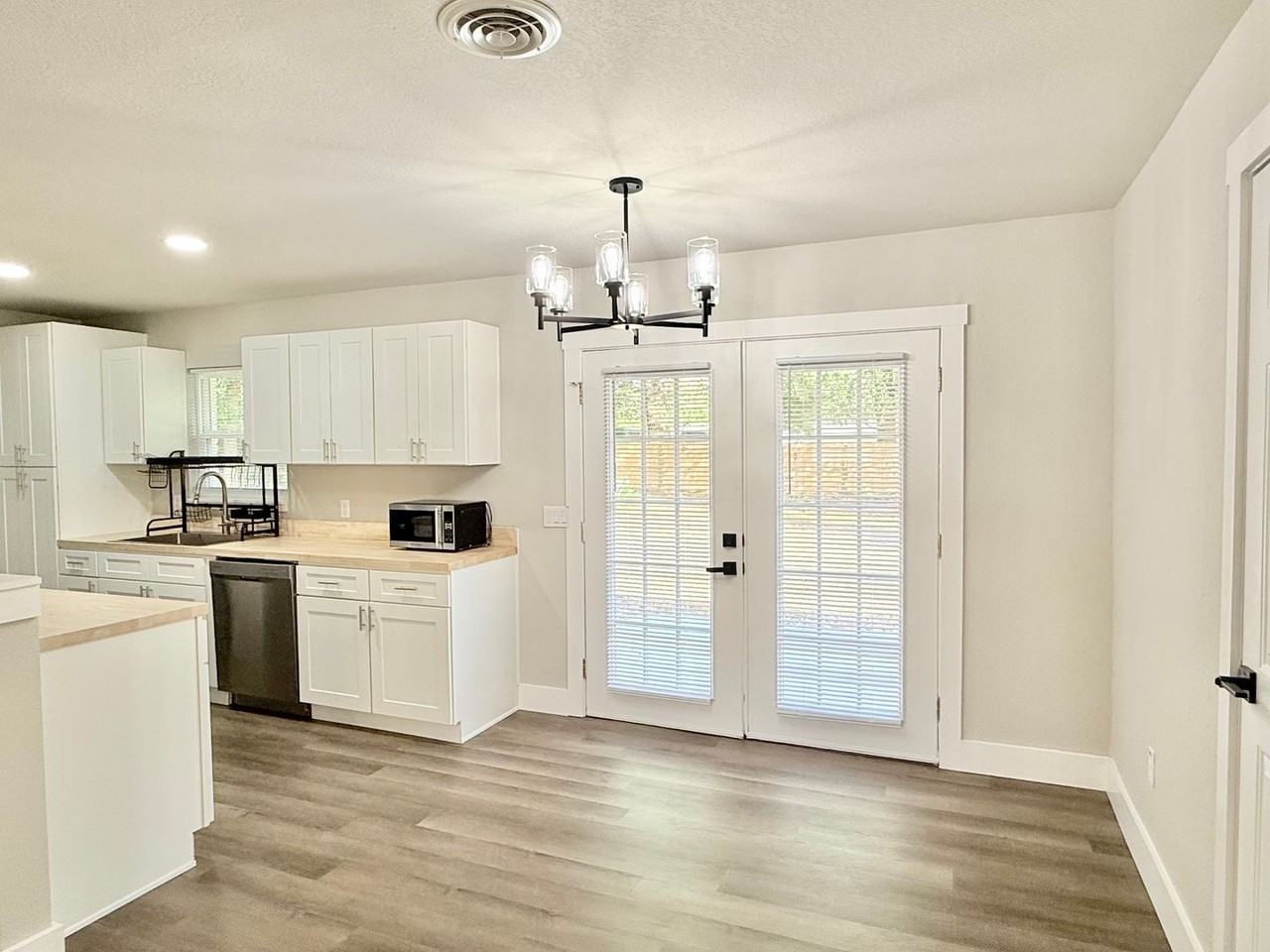 6509 Julia Dr - Photo 4 of 14