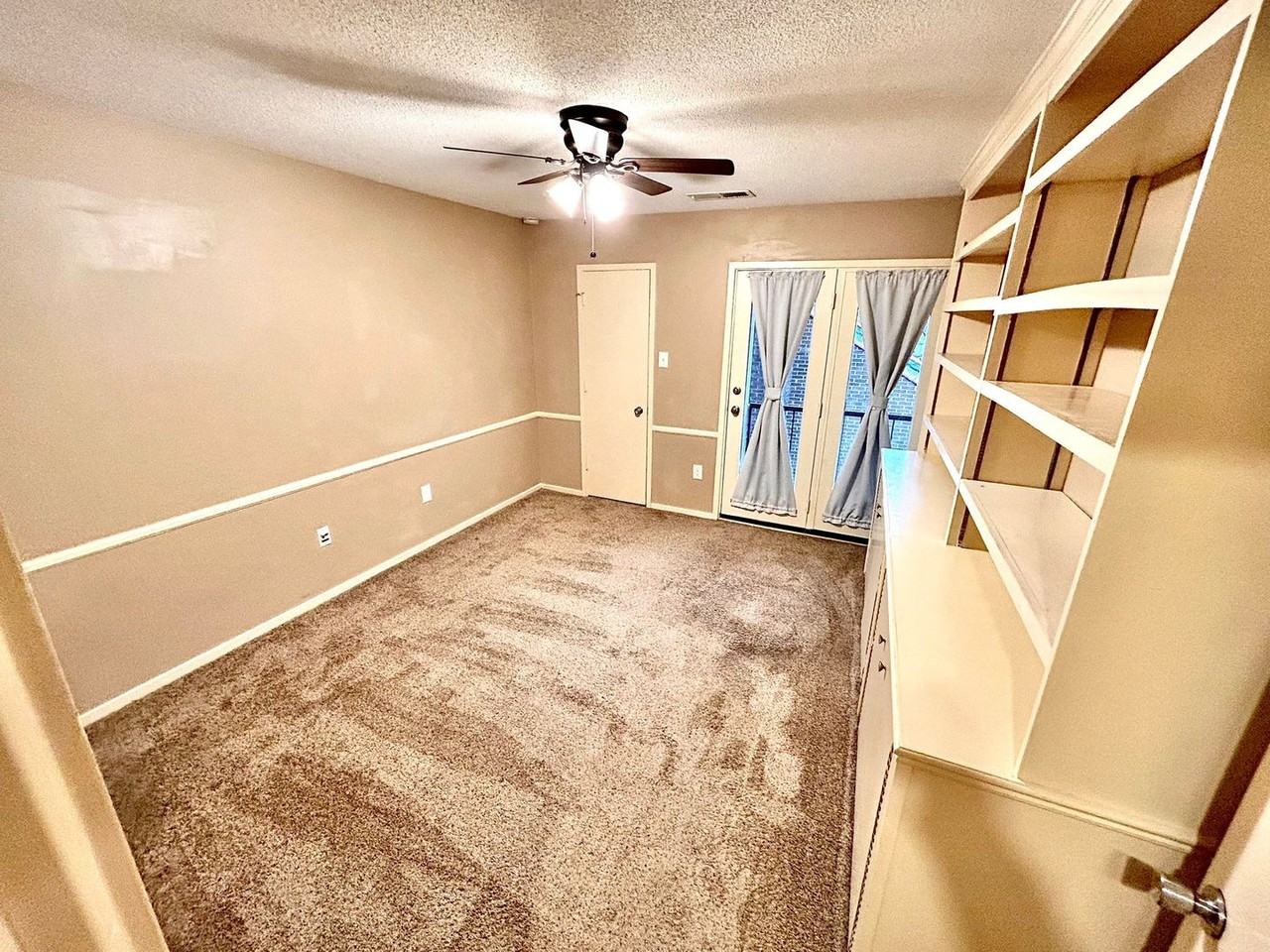 5735 Barfield Cir - Photo 4 of 14