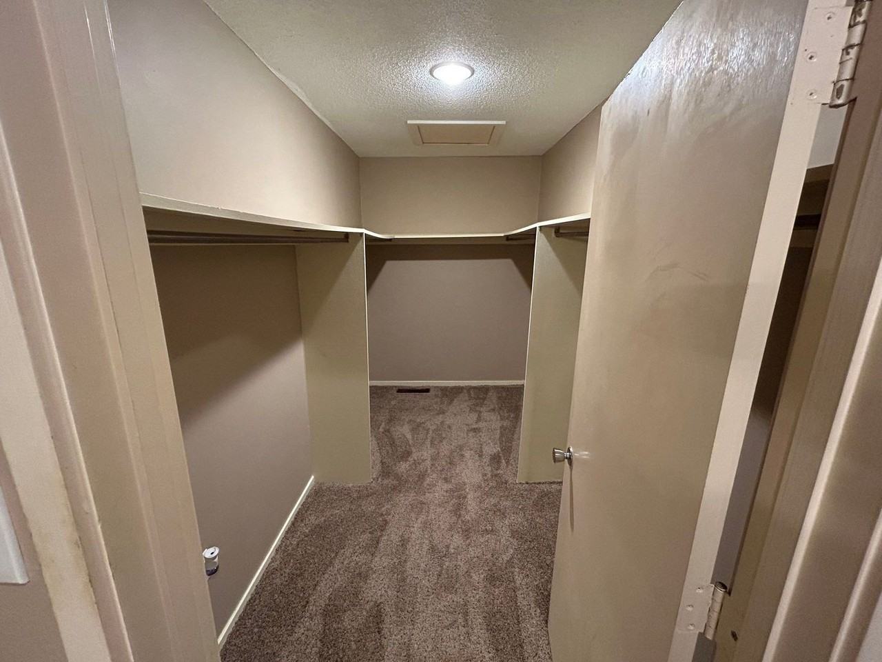 5735 Barfield Cir - Photo 6 of 14