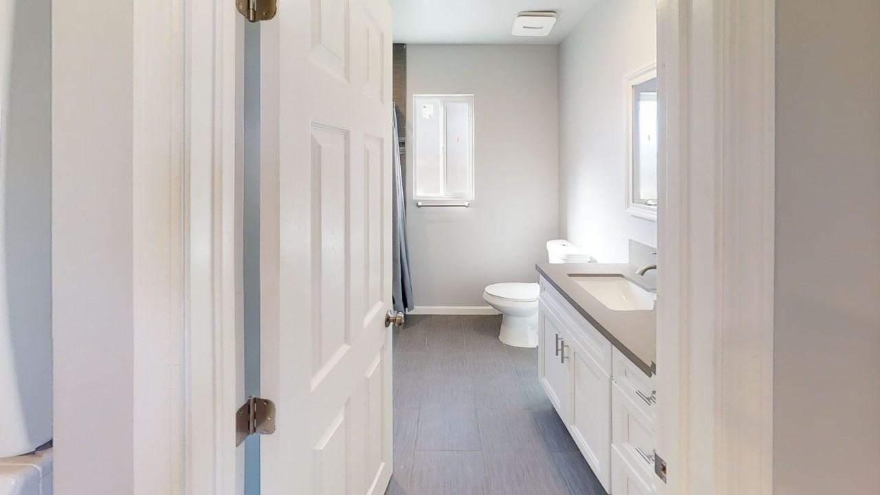 5011 Rockford Dr - Photo 4 of 17