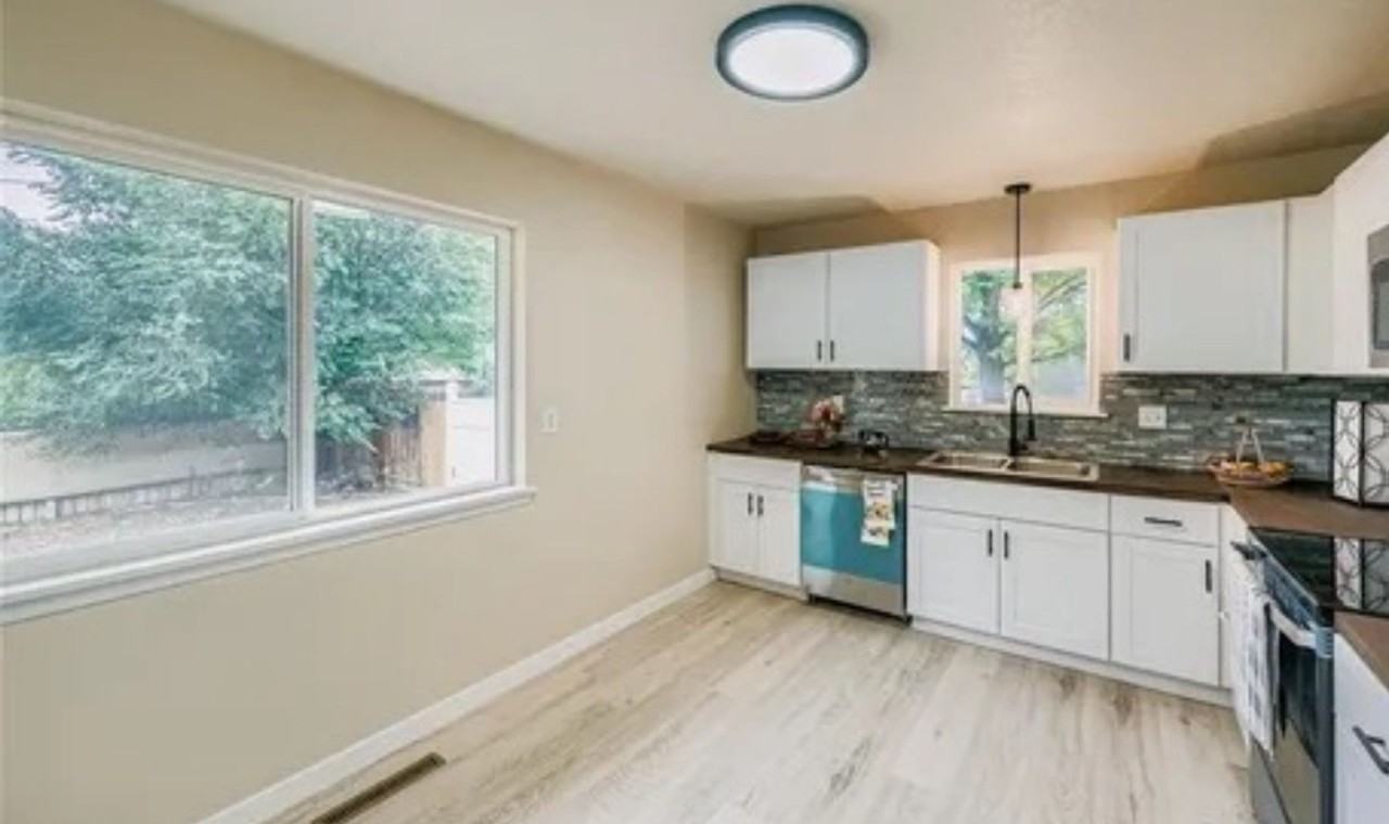 2523 E La Salle St - Photo 4 of 18