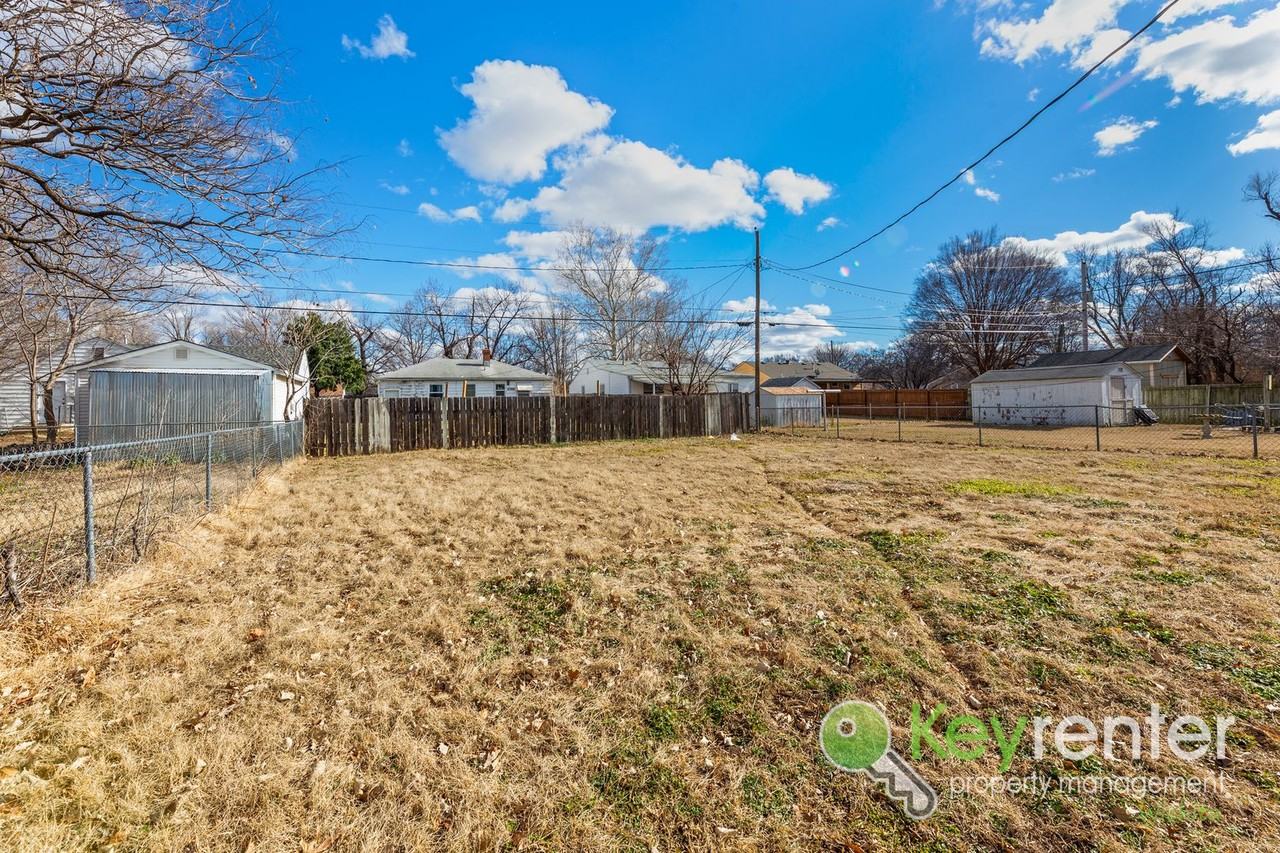 2448 S Ellis Ave - Photo 2 of 20