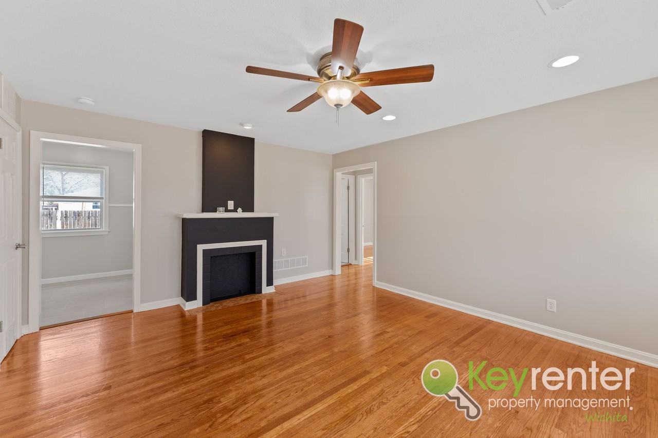 2448 S Ellis Ave - Photo 5 of 20