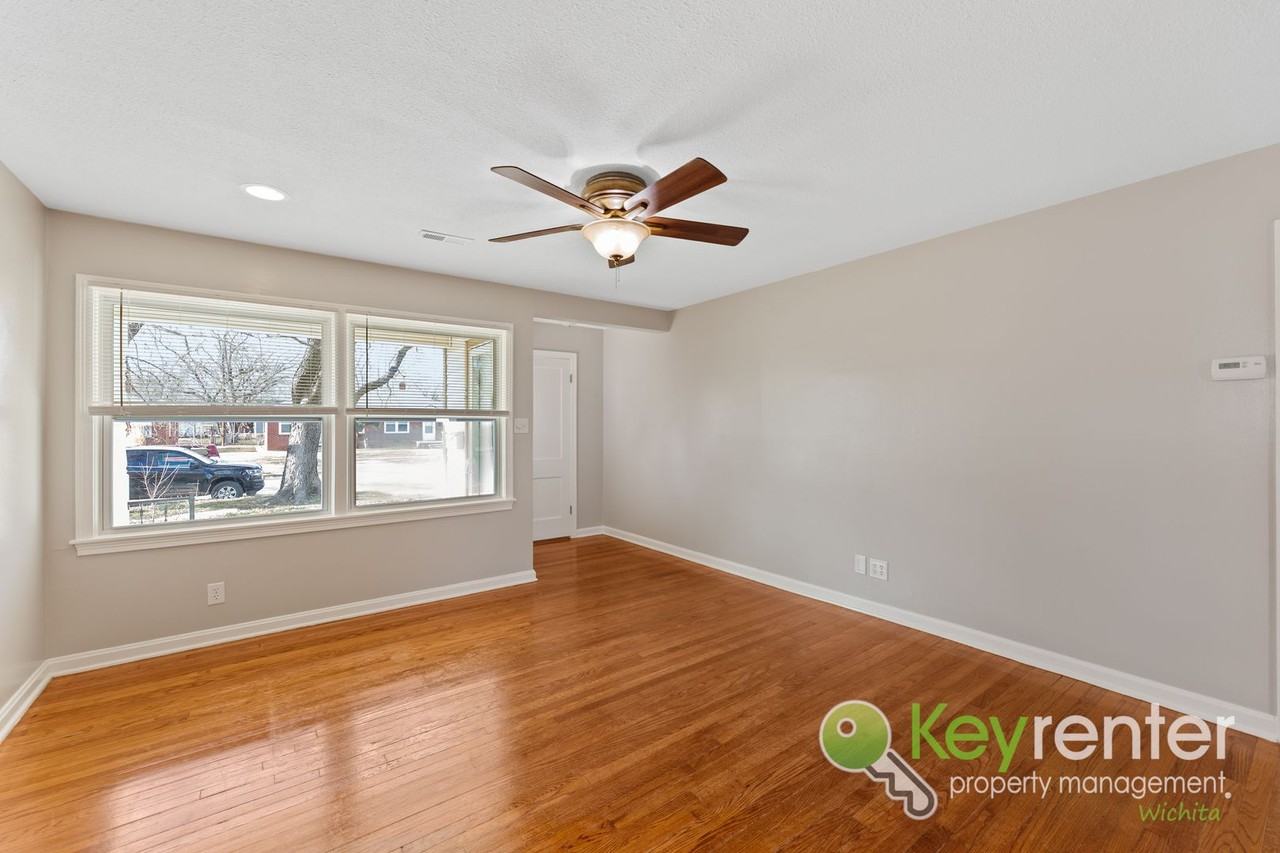 2448 S Ellis Ave - Photo 6 of 20